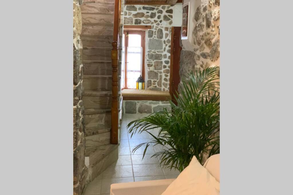 Apartamento Lava House Mandrákion Exterior foto